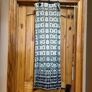 a.n.a skirt, never worn, blue and white with pattern